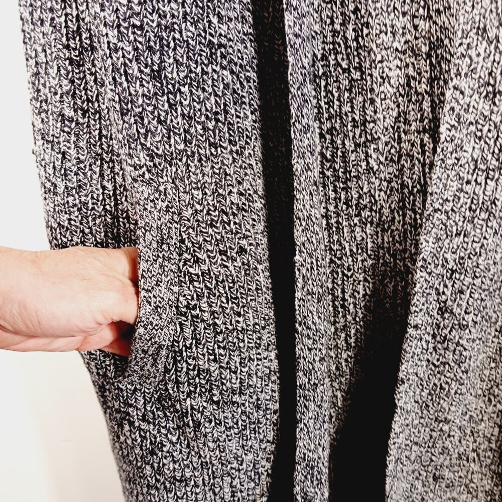 Joan Rivers, Black & White Marled Knit Sleeveles Cardigan Sweater Duster, Sz LRG - Picture 11 of 15
